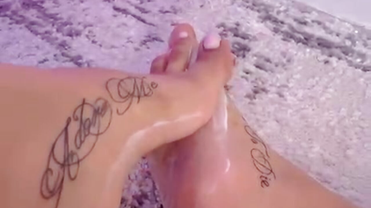 starts playing with my feet