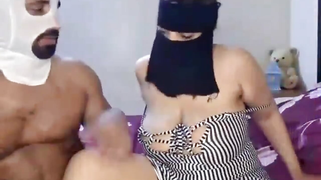 Kissing and sucking breasts 😊🫦🔥🥵😉😋 - Gogomido1 adlı kamera modelinin videosu