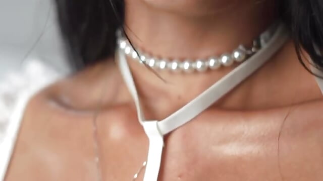 Silence, my body speaks.” - วิดีโอโดย Mavi_roouse โมเดลแคม