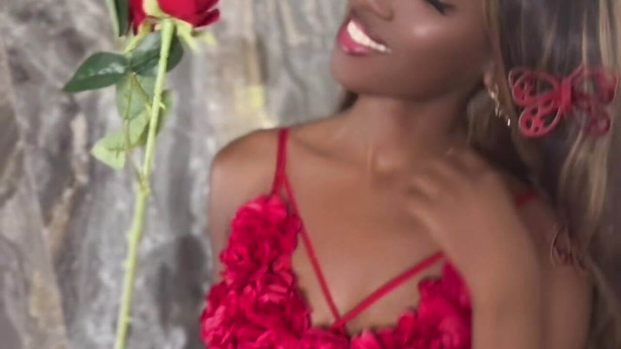 Happy Valentine's Day 🌹 – video od webkamerové modelky EimyFoxxx