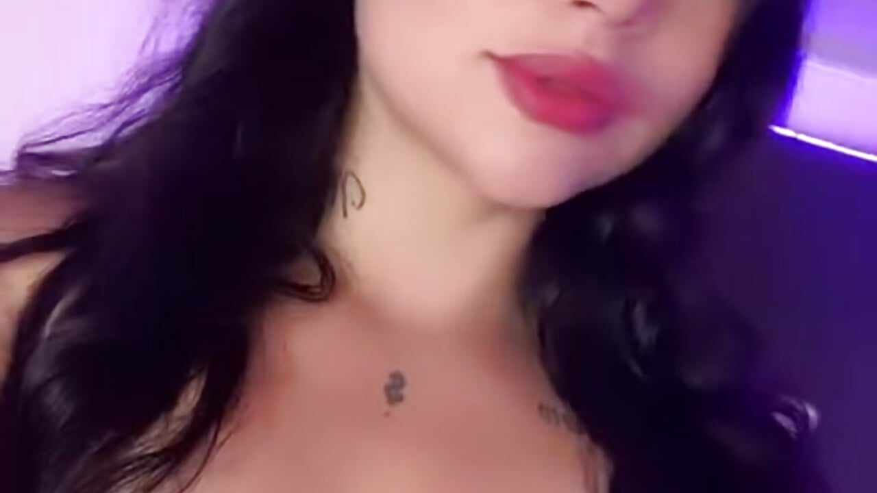 🫠 - video by Adhaira_pink10 cam model