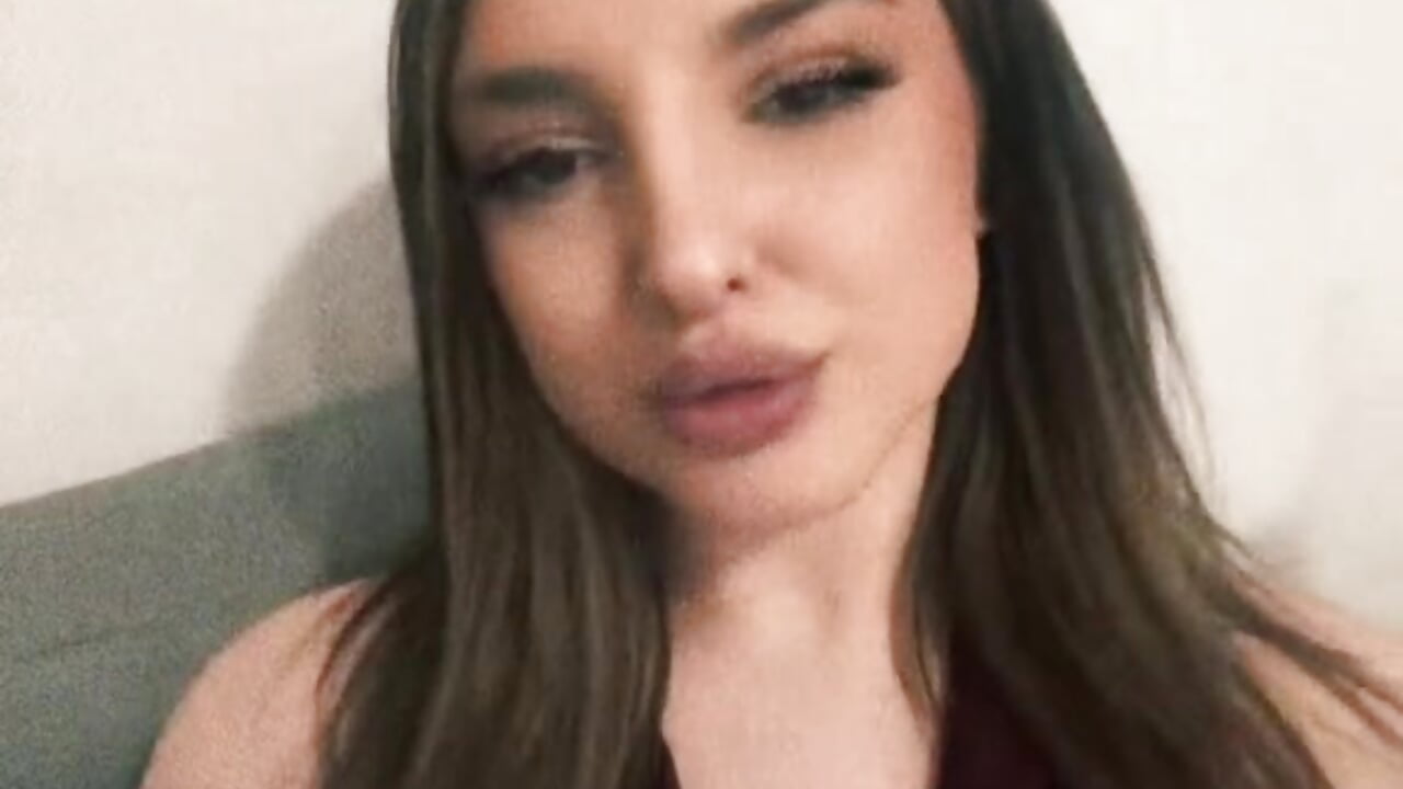 🫠 – video modela na kameri JaquelineLaurent