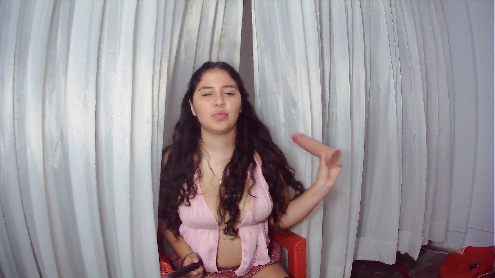 WIN_20260112_19_22_37_Pro — filmik yurmanfox, modela(-lki) na kamerkach