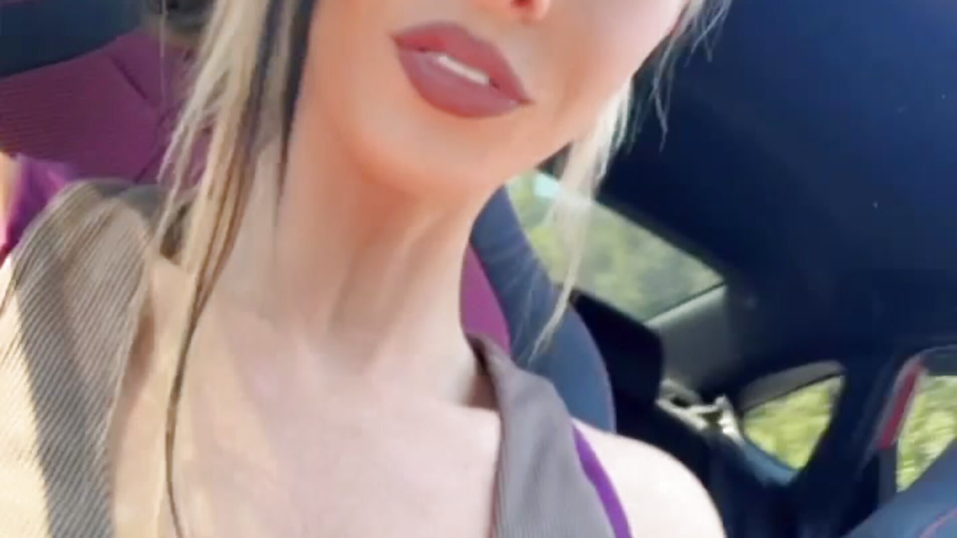 Being sexy and dancing in the car - tastemecaroline 캠 모델의 동영상