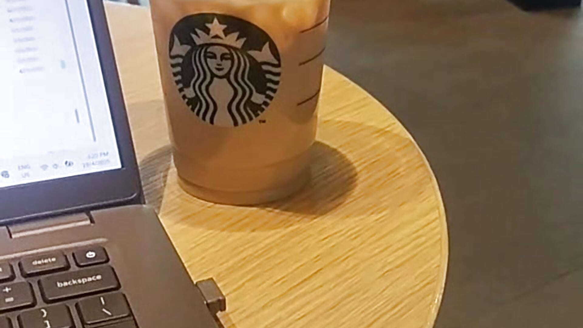 Coffee time - video di Farrellx modella di cam