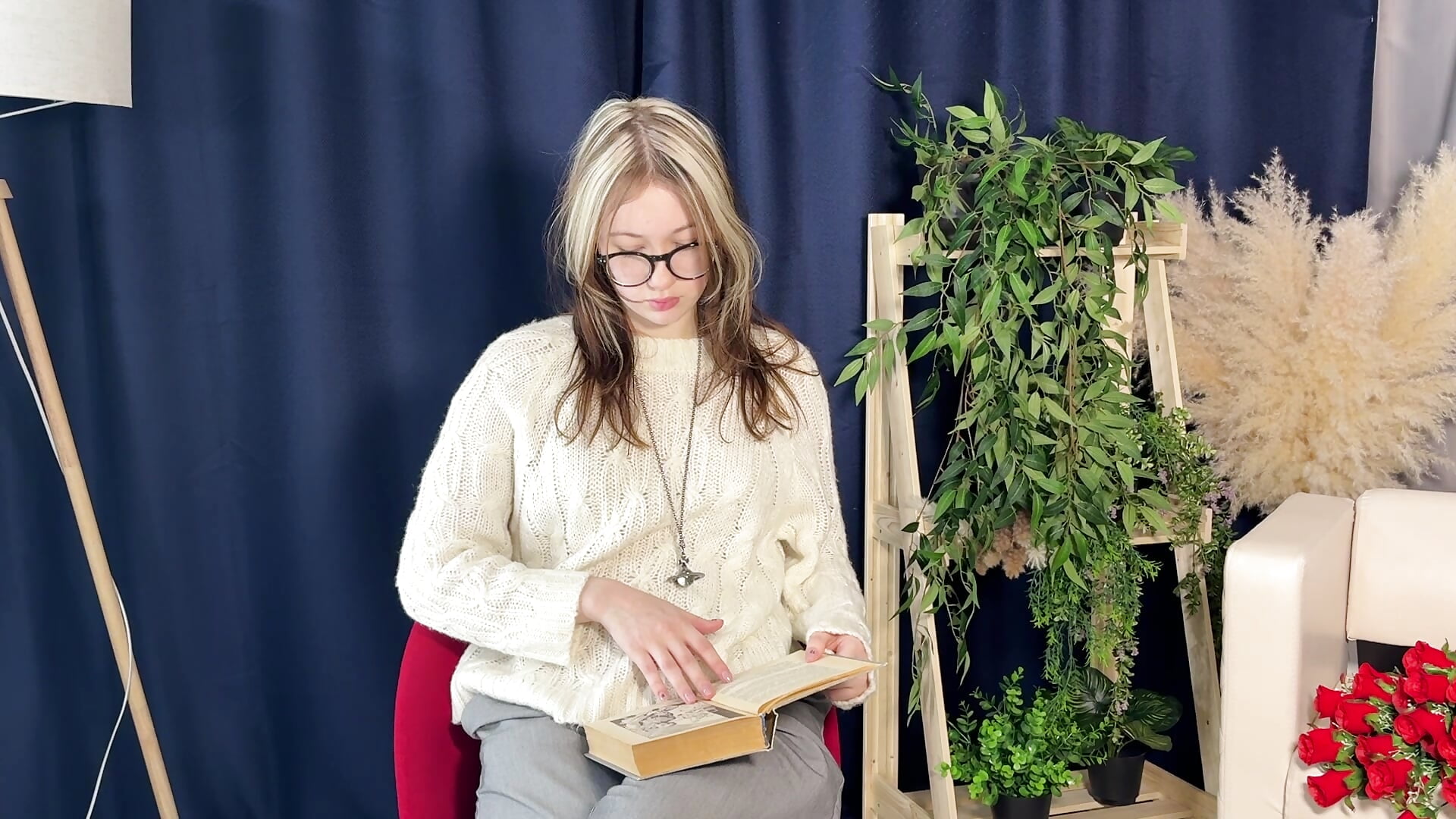 U like my  outfit ? - video by LeoneRone cam model