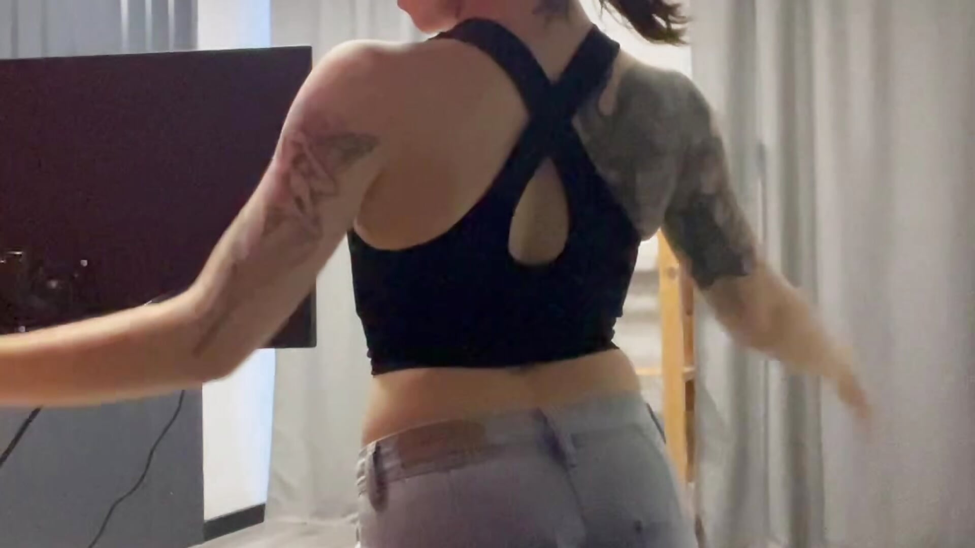 💪🏻😏 - video by minaminkiss cam model