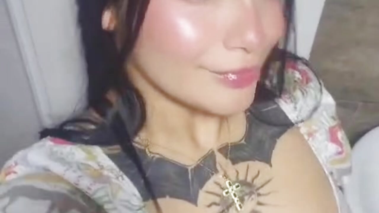 welcome to my room - video by NahommyPearson cam model