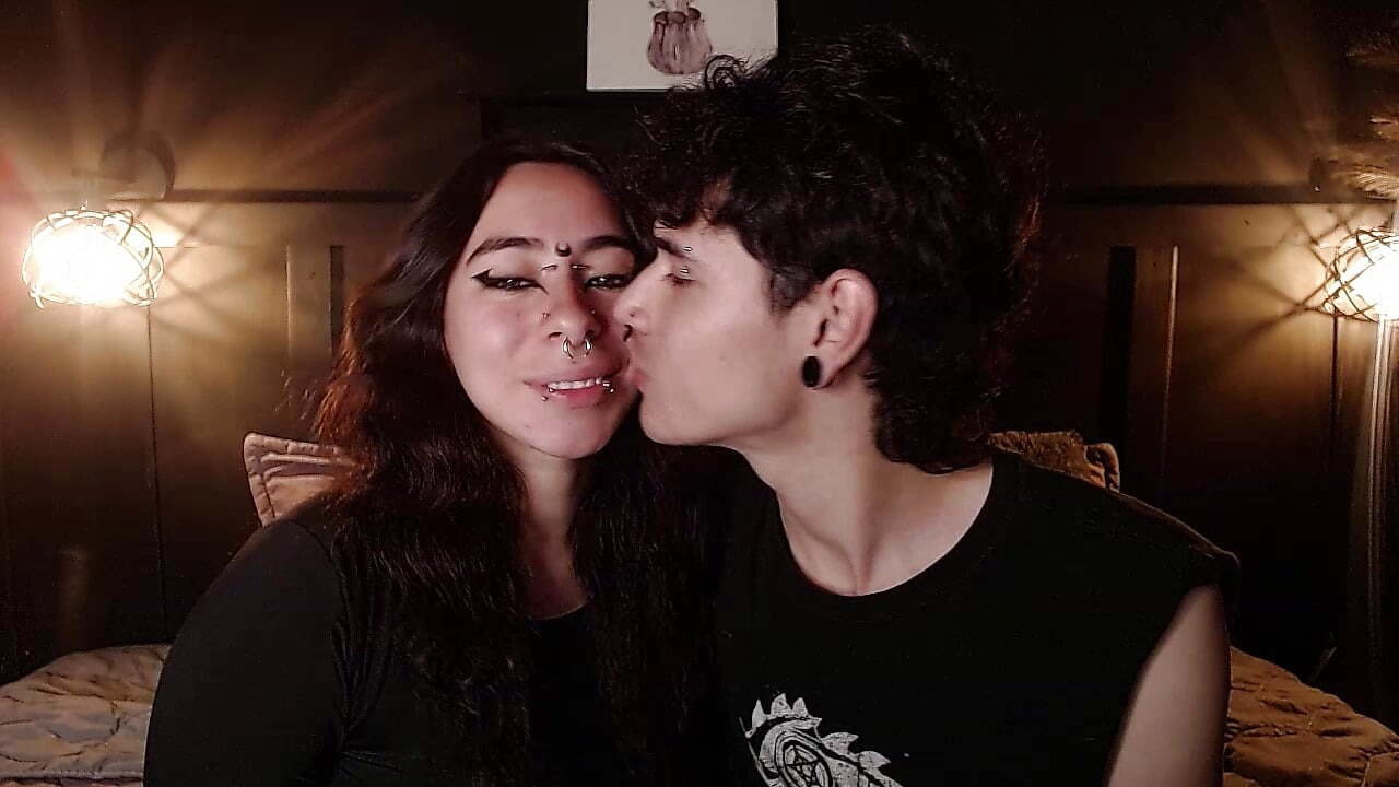 nuestros piercing－カメラキャストのmoonandzukoの動画