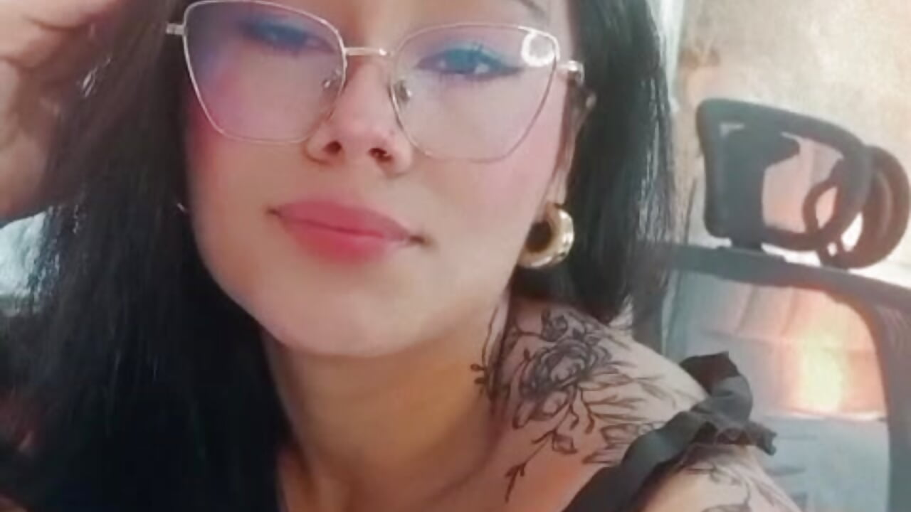 “I just started… and it's going well 👀🔥” - video by AnaiaClarck cam model