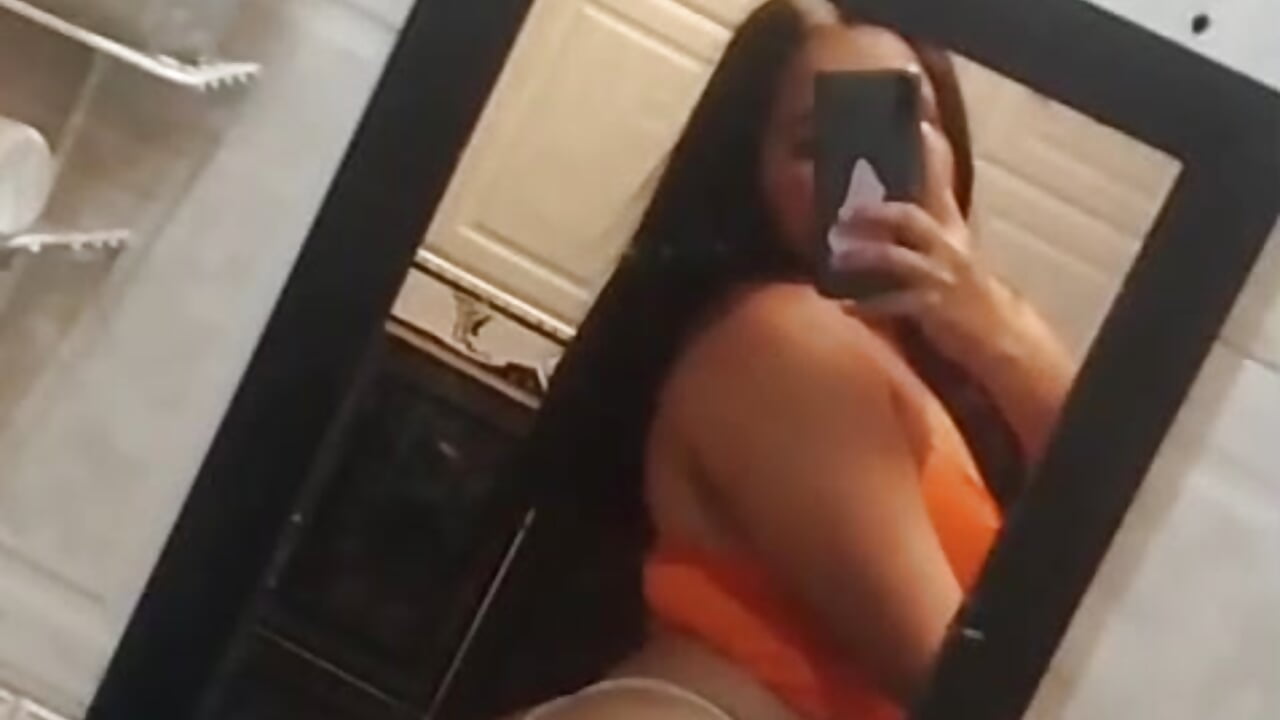 WhatsApp Video 2026-01-13 at 1,51,26 PM (1) - відео від вебкаммоделі chloe__fox