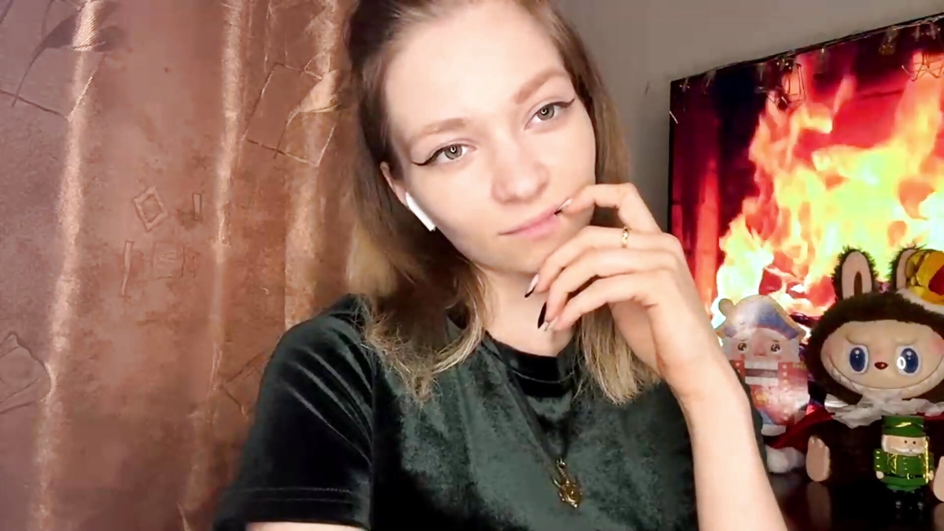 <3 - video by Ellyy_ly cam model