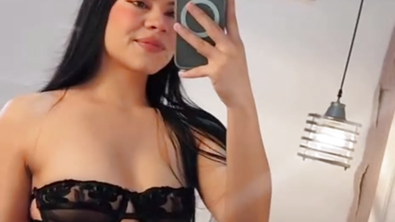 Sexy in Black 🖤 – video modela na kameri avy_st
