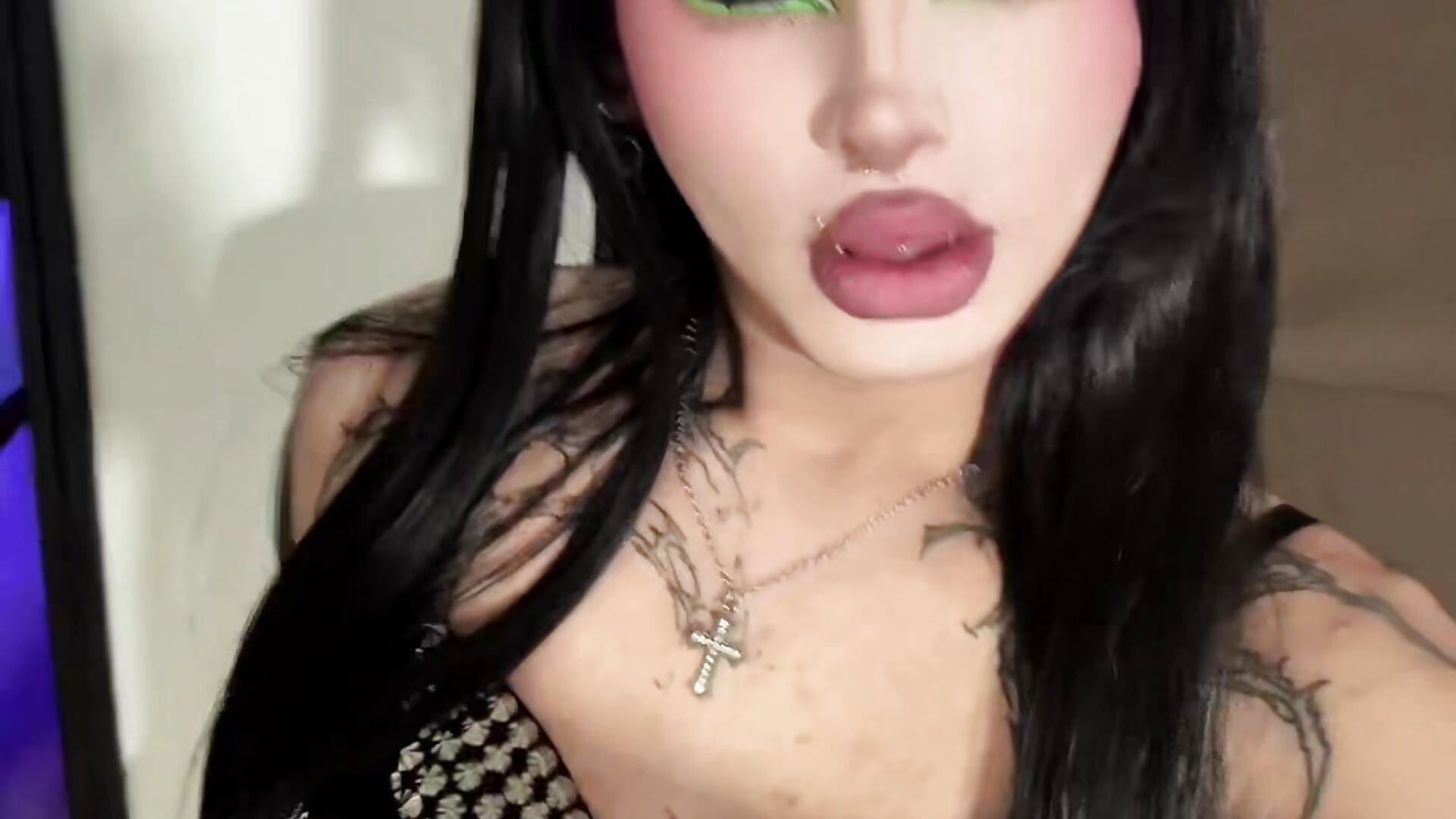 Body tea - video by Lisa_sparkleee cam model
