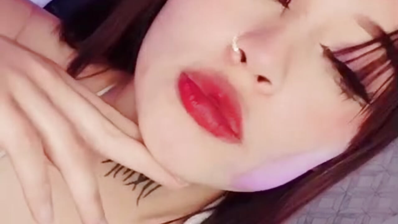 ME 🍒💕 - video by Adhara_Vil cam model