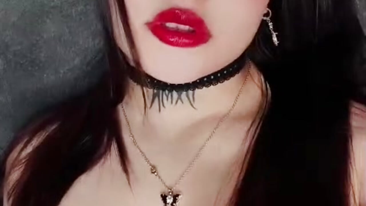 KISSES 💋🤞🏻 - video by Adhara_Vil cam model
