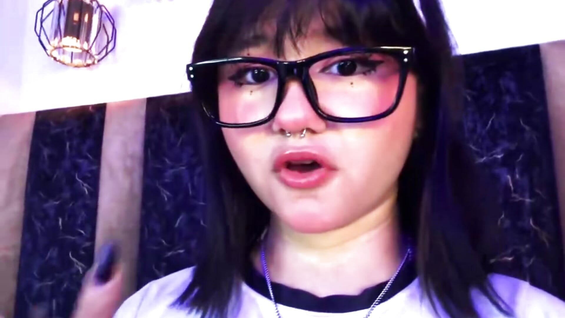 follow me - vidéo du modèle de showcams Ivi_Aiko