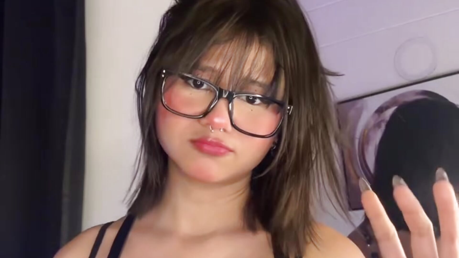 :3 – video od webkamerové modelky Ivi_Aiko