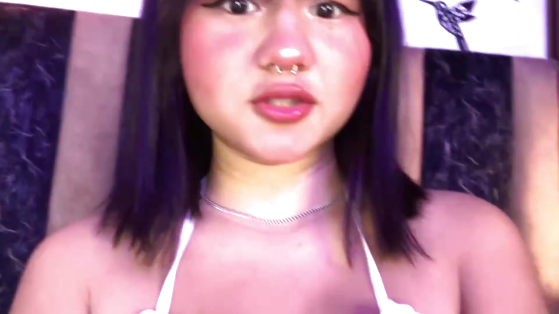 Don’t underestimate a petite girl 😈 – video od webkamerové modelky Ivi_Aiko