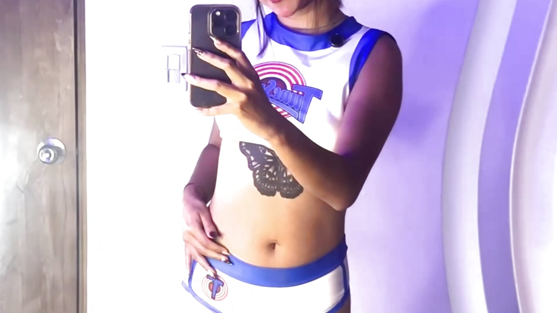 If I made you smile… follow me - video di Ivi_Aiko modella di cam