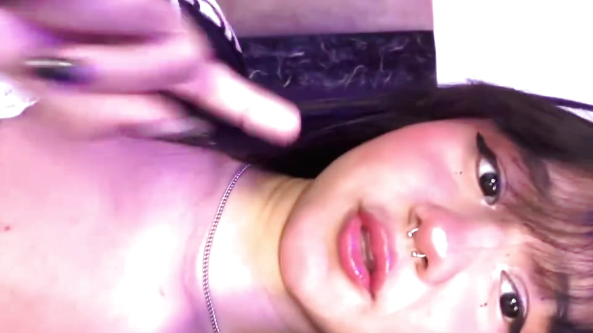 Small girl with big secrets 🌙 – video od webkamerové modelky Ivi_Aiko