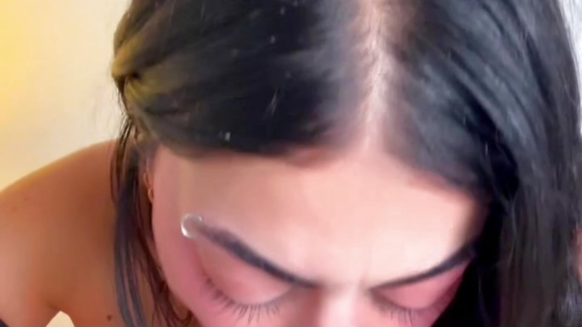 ANTEPRIMA: Gola profonda e giochi di saliva - video di Gemmina modella di cam