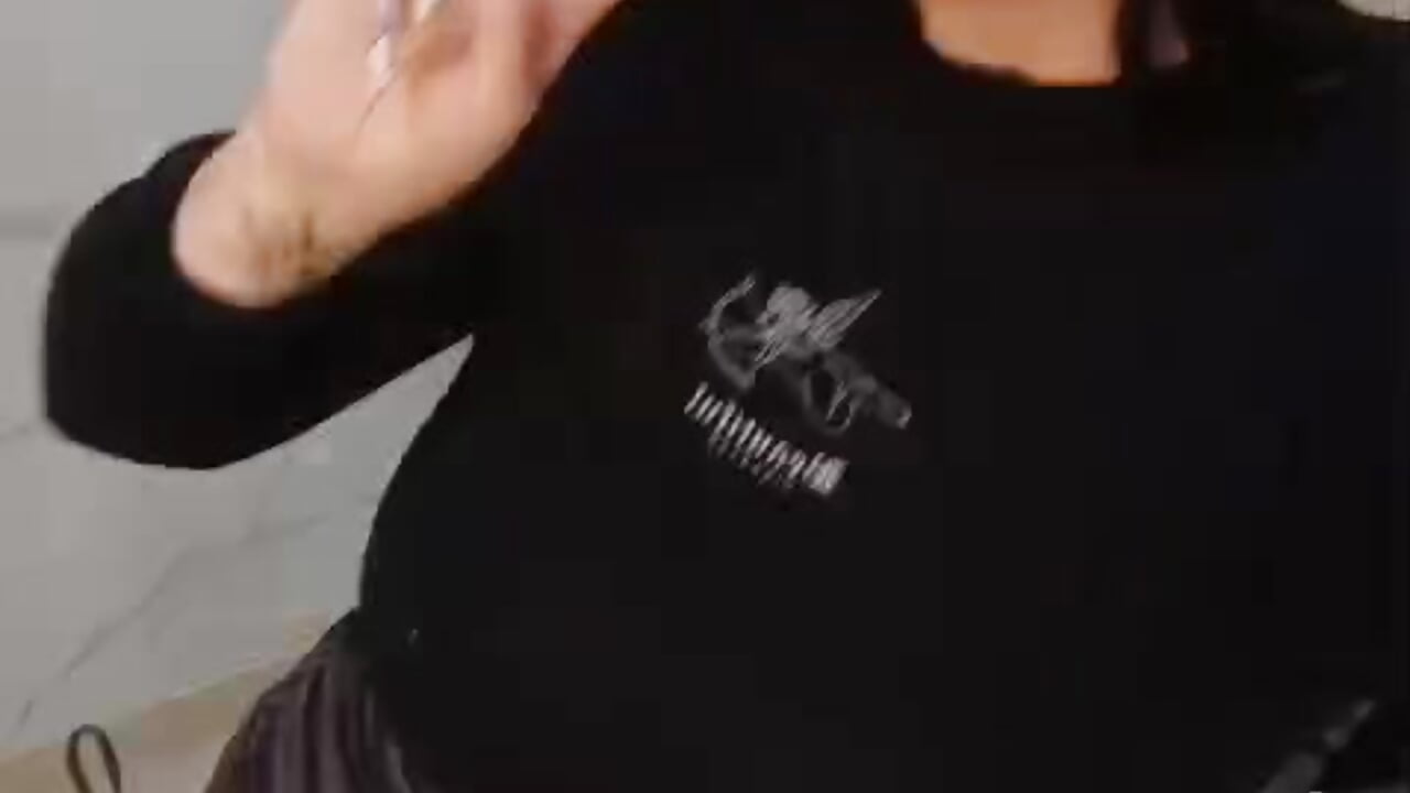 kisses to all - video by KomiCatt cam model