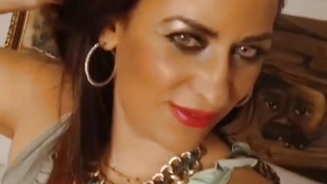 1000013144 - vídeo de la modelo de cam anastasiadaniela