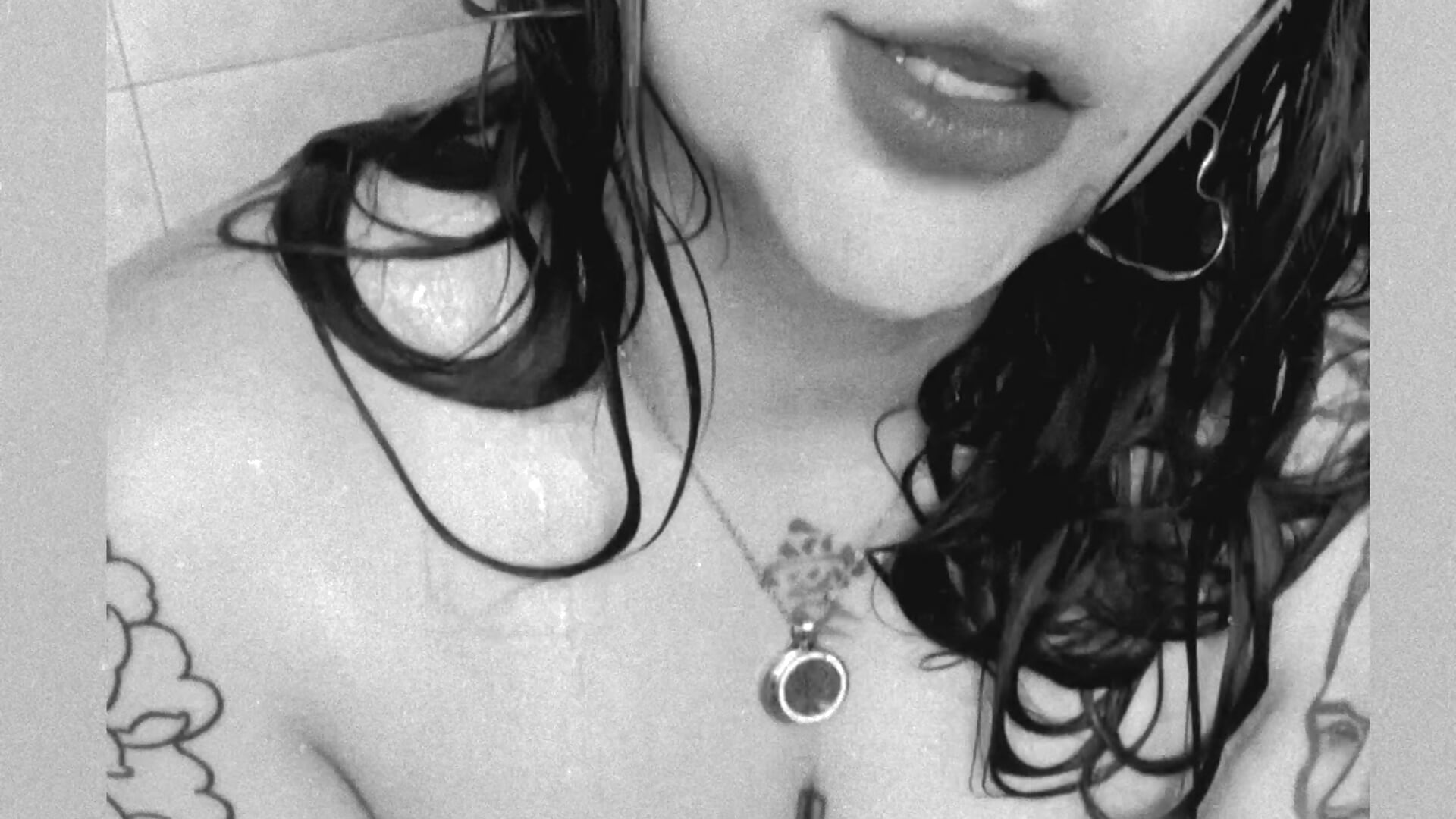 Just me, the water… and your imagination 😌💧 - Vídeo de _Lorraine_v, modelo de vídeos