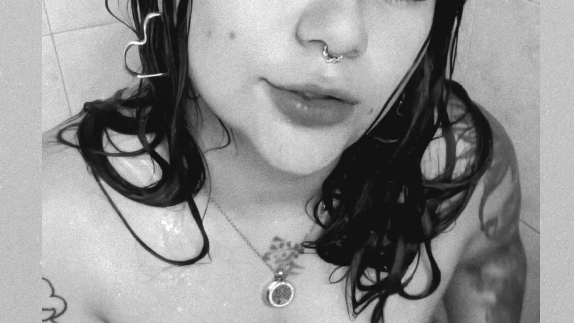 Just me, the water… and your imagination 😌💧 - Vídeo de _Lorraine_v, modelo de vídeos