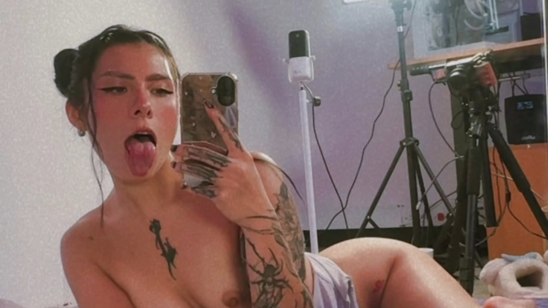 In front of the mirror 👅