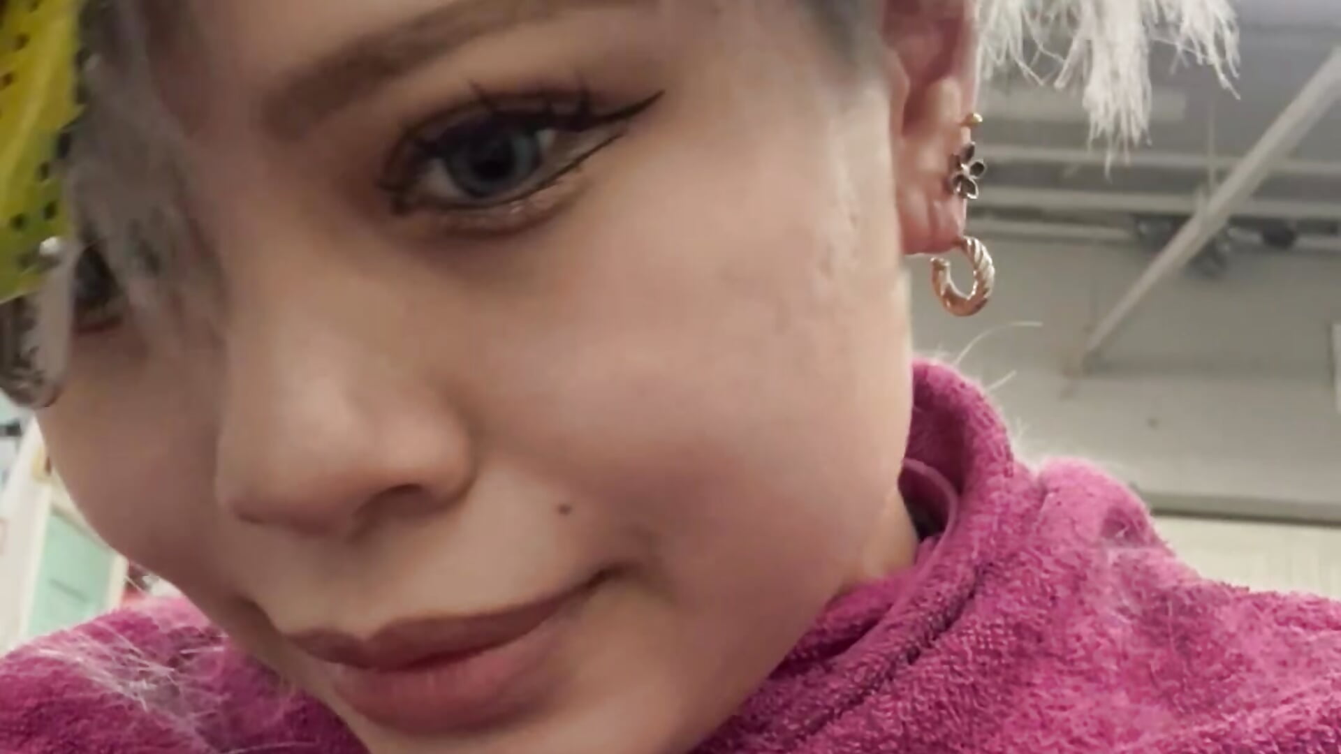 昨日はお仕事で寝不足で美容室なう - video by BADBITCHISAKI cam model