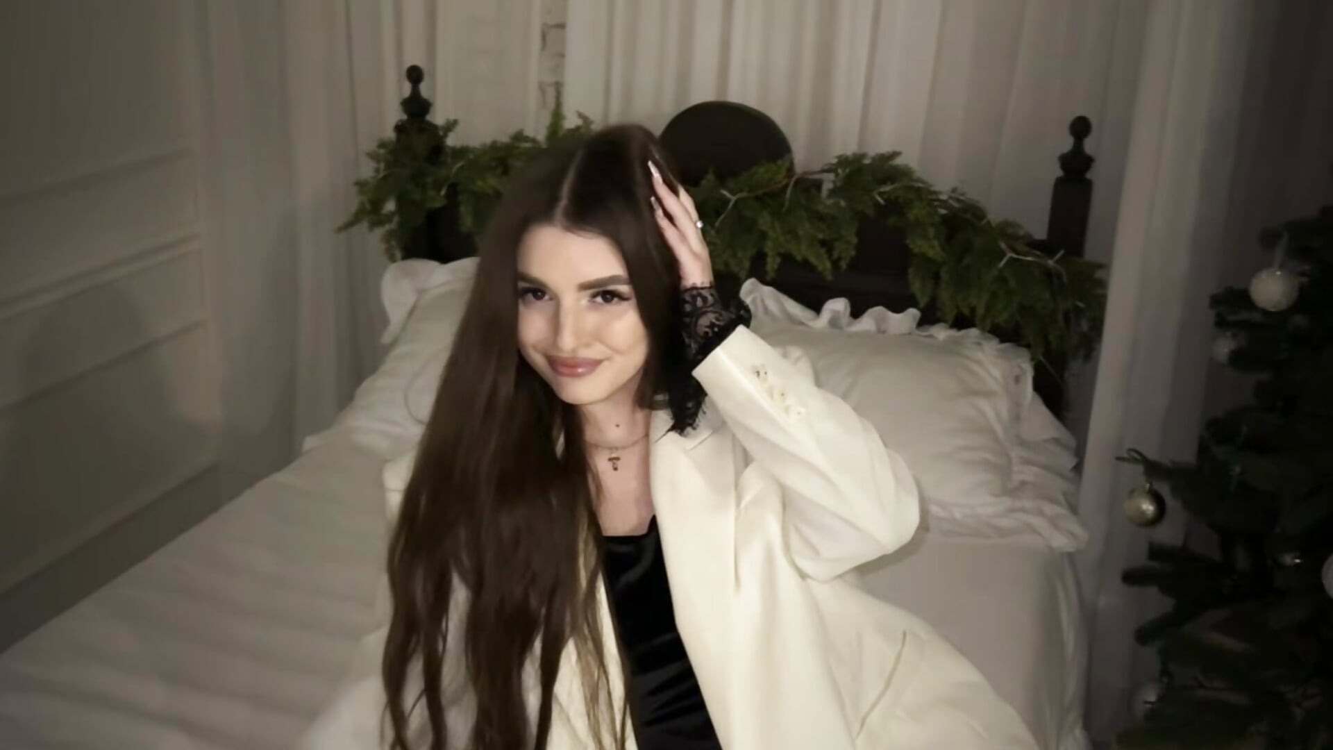 I can show u my love here🌺 - video by UrDreamBarbie cam model