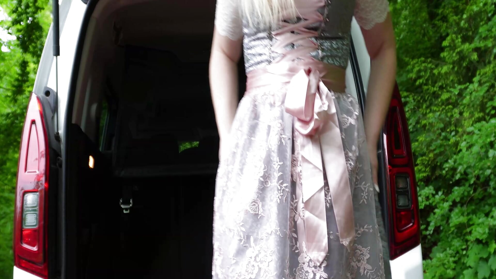 VATERTAGSSPECIAL - DIRNDL + SQUIRT - OUTDOOR!