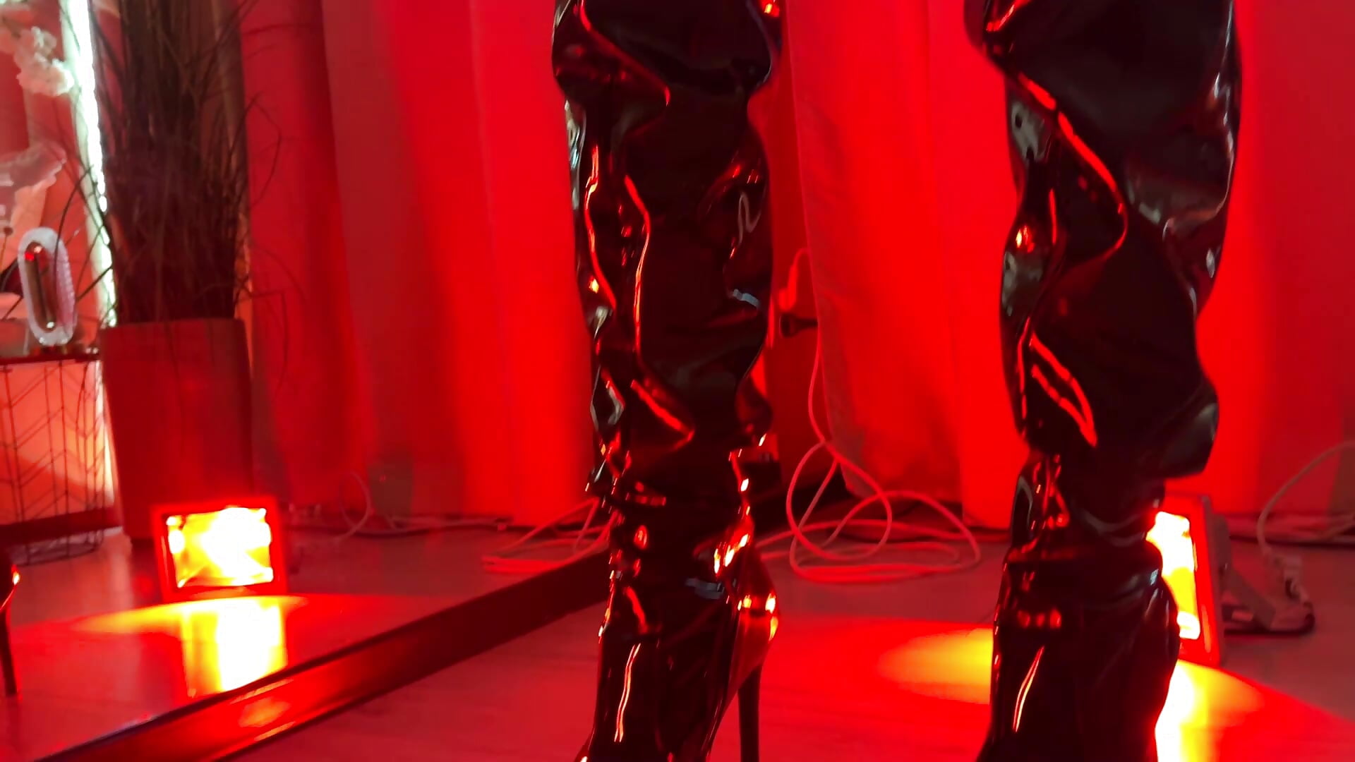 Crush fetish (CBT)