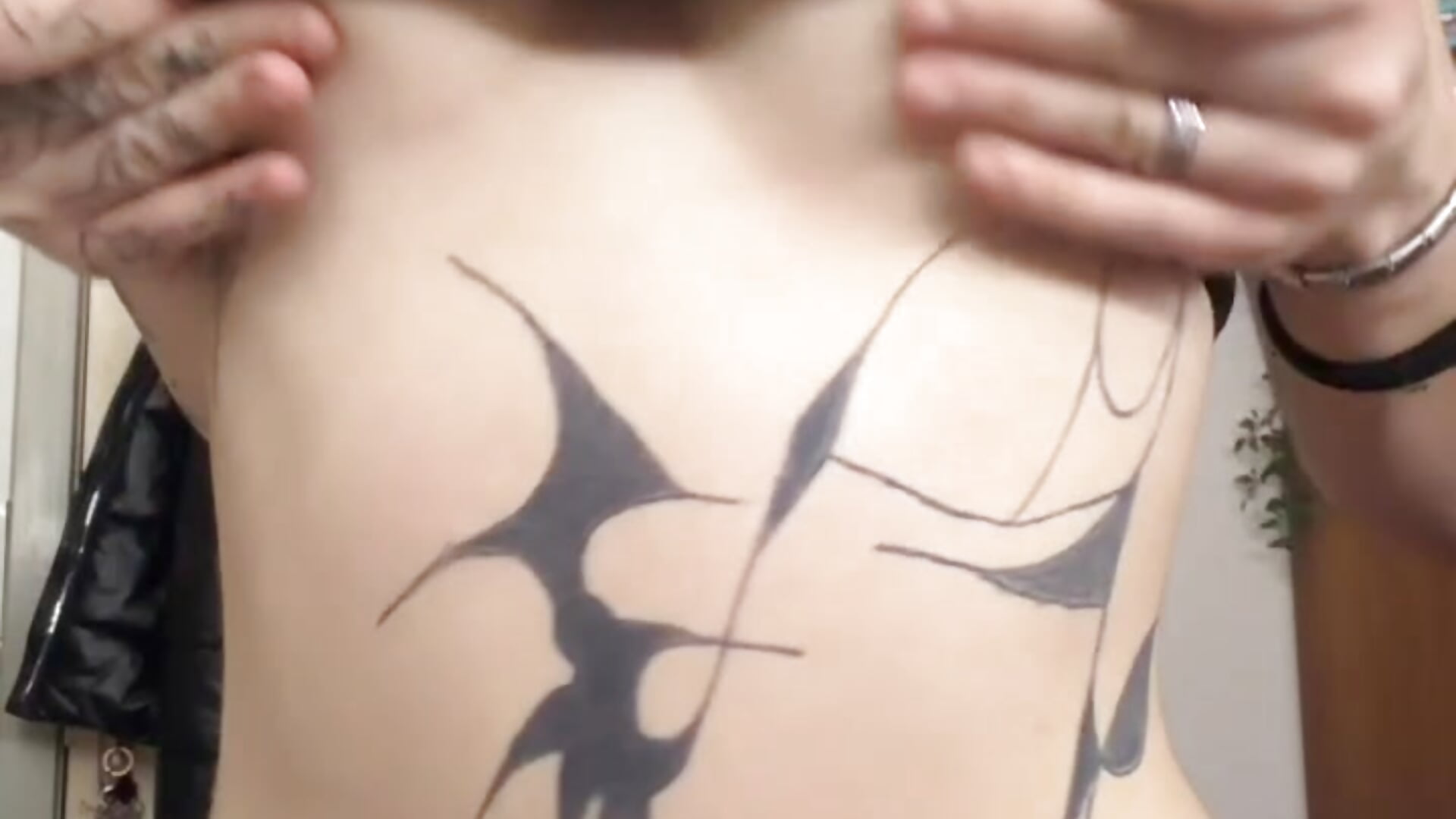 C48B38E8-DD14-450B-ABF3-39DDB2CD9AD1.mp4 - відео від вебкаммоделі demonLamia