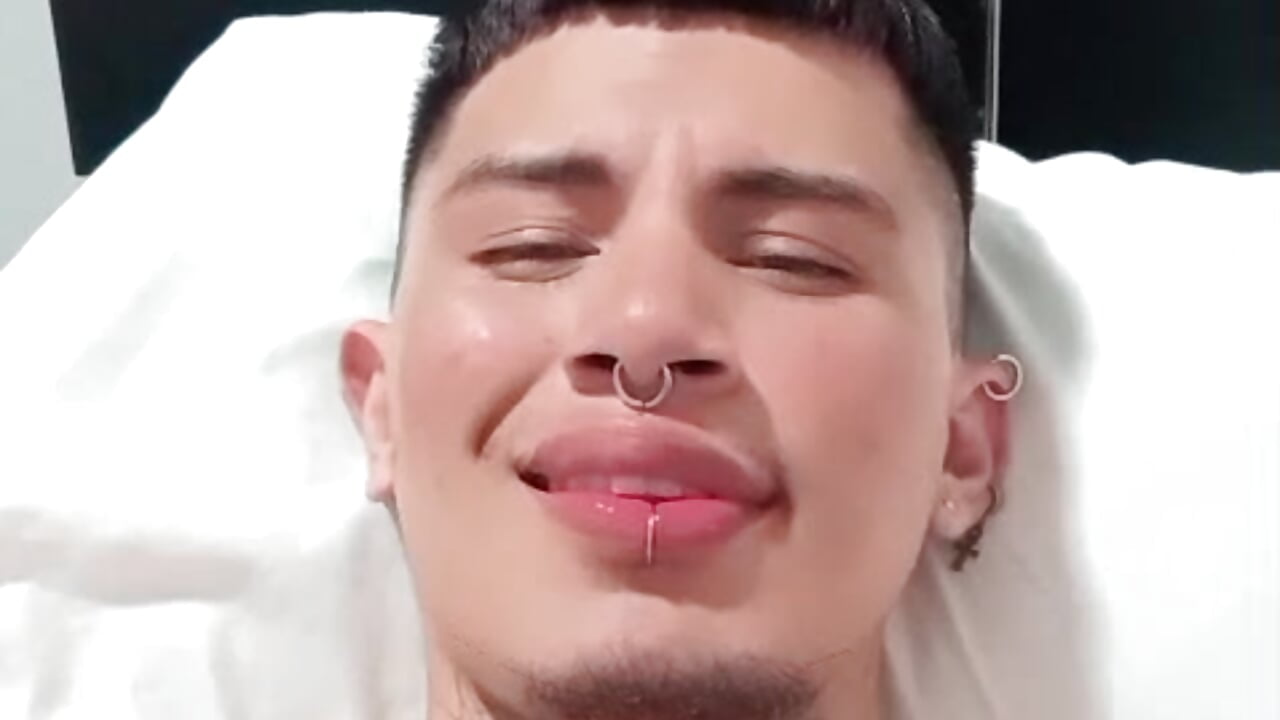 Flirty boy - video by Star_blaze cam model