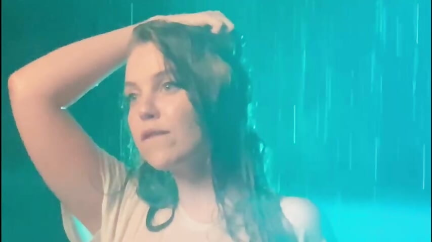 under rain ♡ - video by bratwifelina cam model