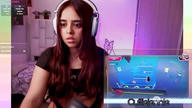 Fall guys with Jenn - video oleh JennieBaee kamera model