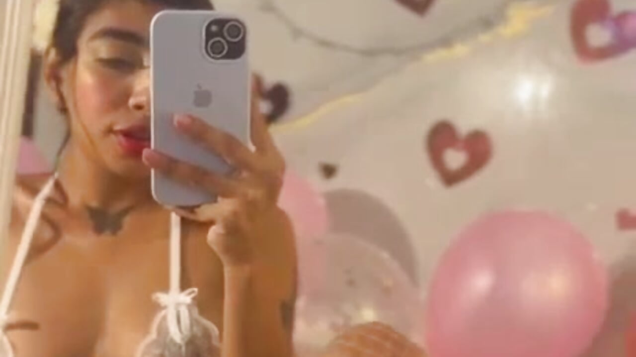 Happy Day of Love and Friendship❤️🔥 - vídeo de la modelo de cam Scarlet_Vixen_