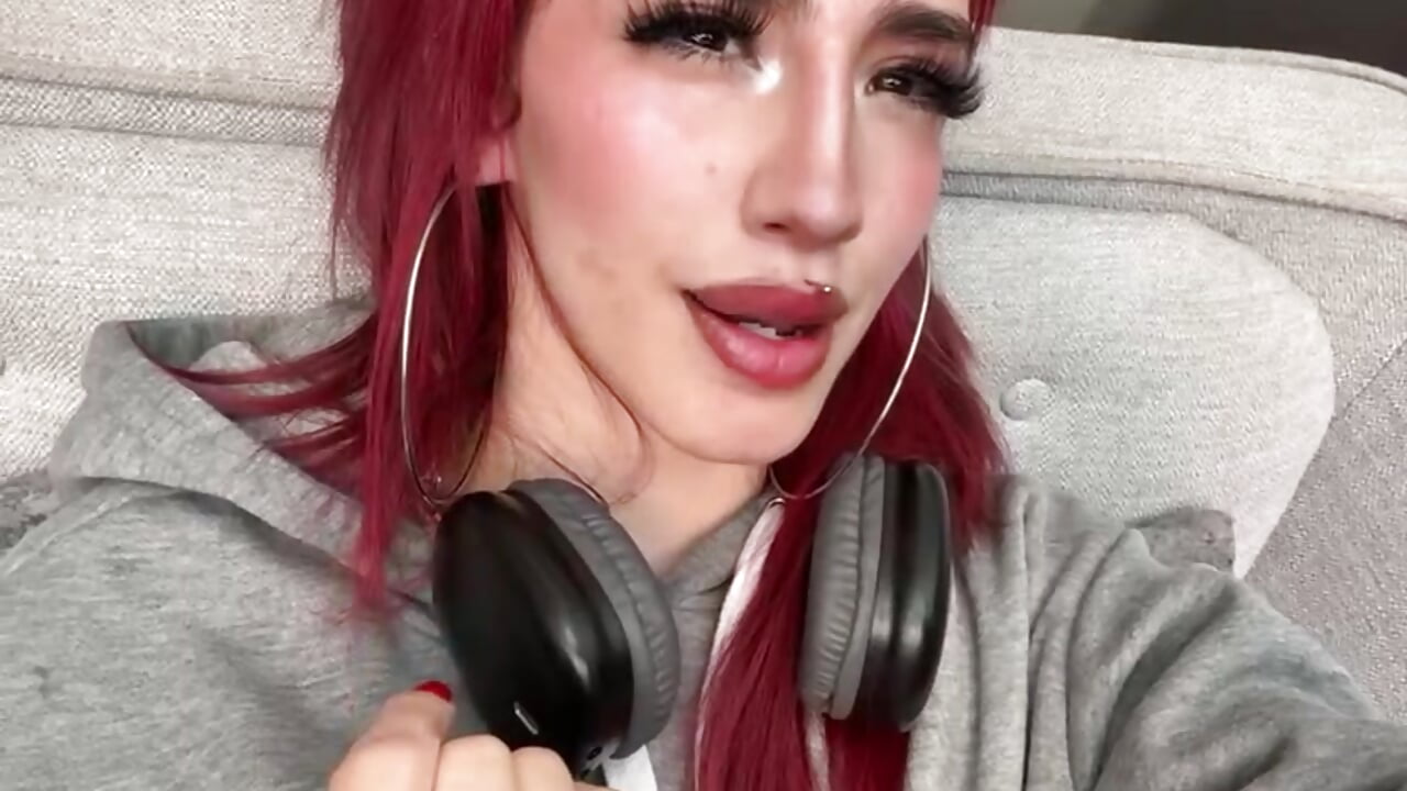 Are you going to give me back my kisses? ❤️ - video by elodie_rouge cam model