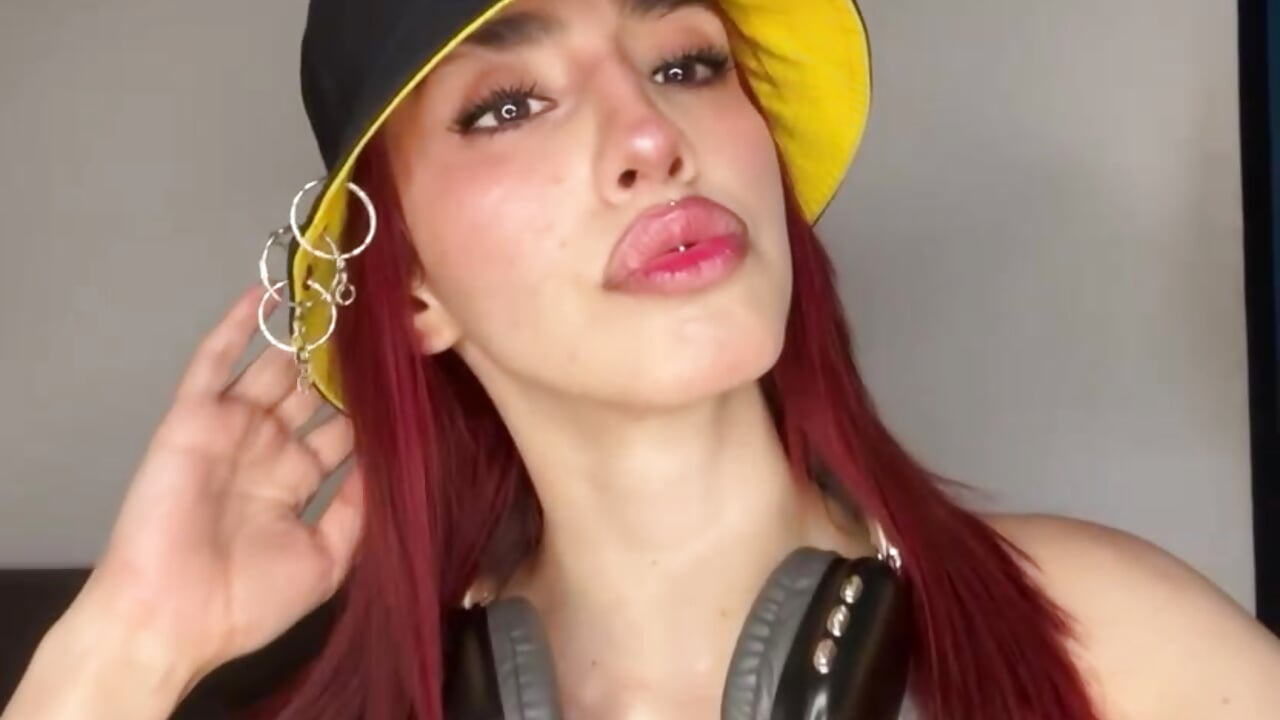 💞✨ - video by elodie_rouge cam model