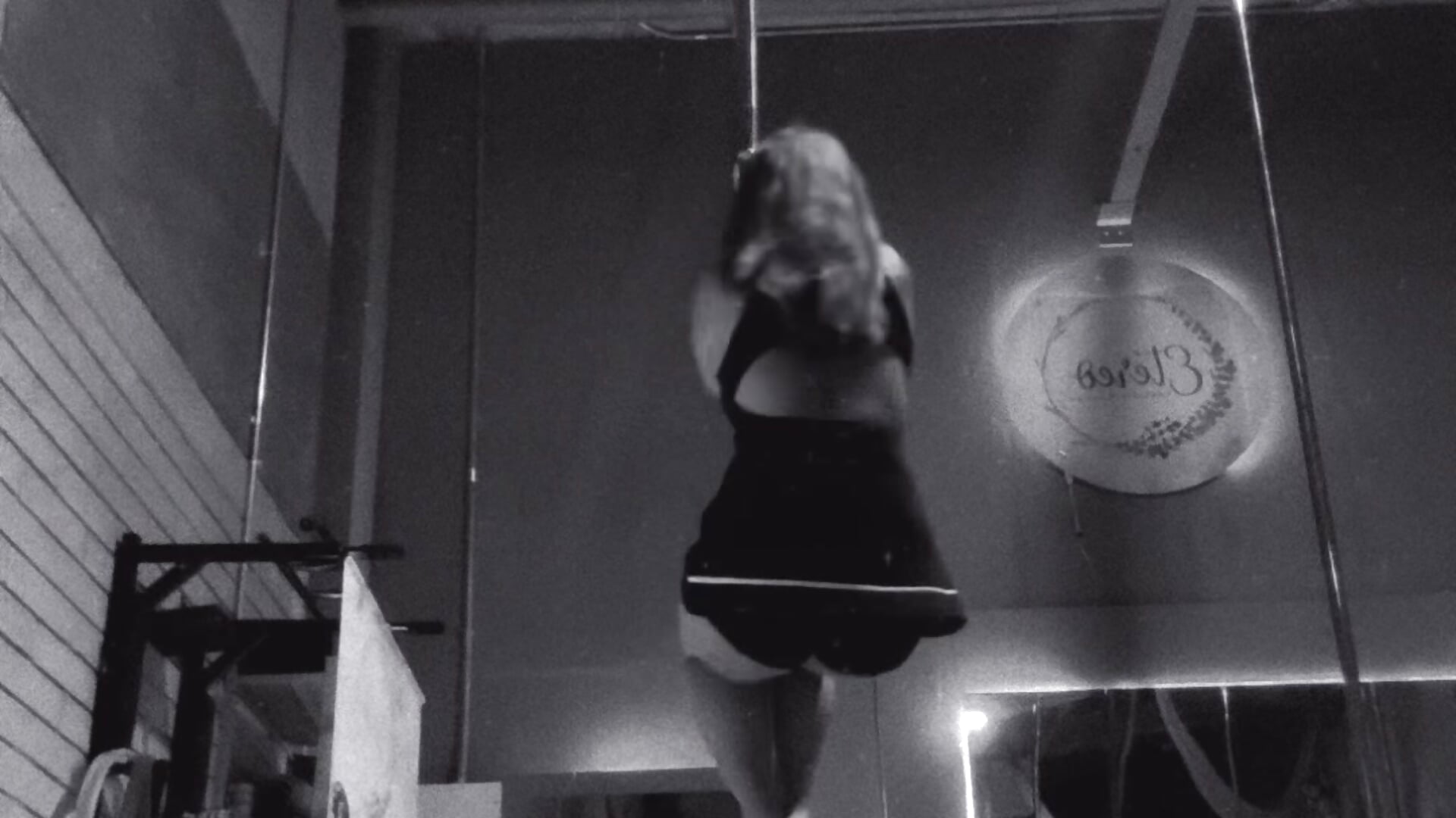 #poledance 🔥 - vídeo de la modelo de cam Mia_Volkova_