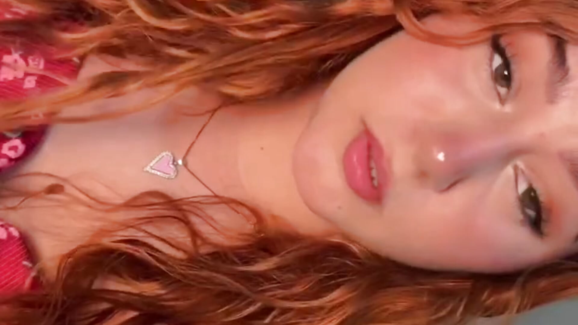 trim,B2C00D83-DC8C-4ADE-9183-E0AF8F6185BF - วิดีโอโดย _Luciana_1 โมเดลแคม