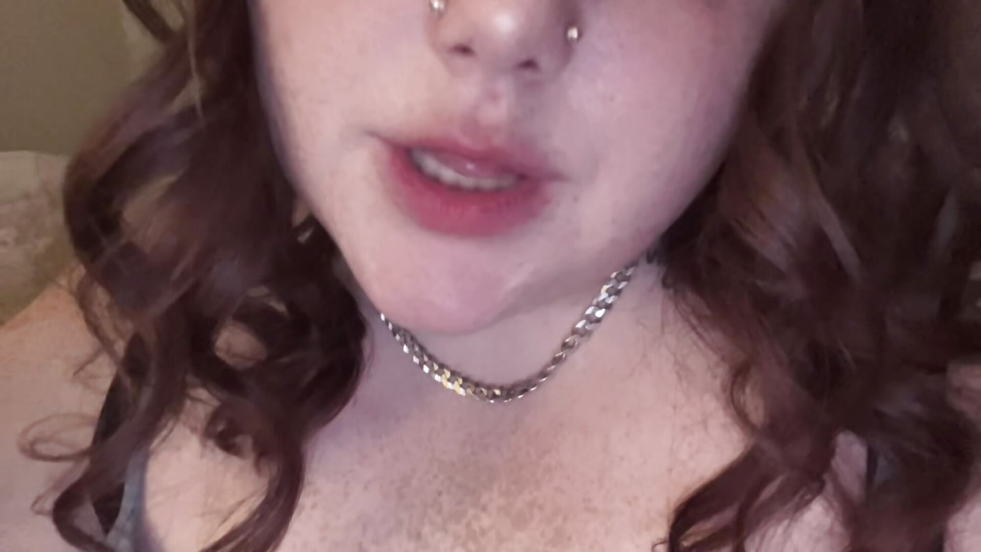 redhead curly hair dont care - video oleh model kamera tiemeupmelody