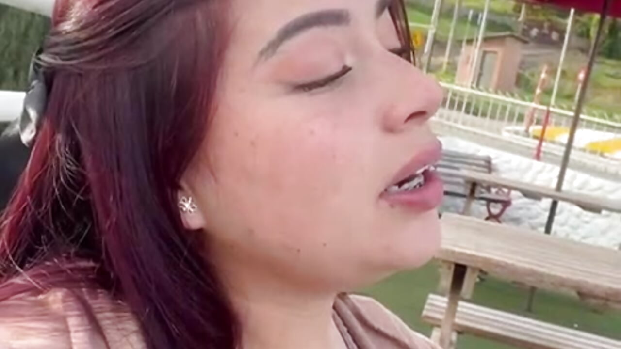 Singing - video của người mẫu cam Sienna_Frost