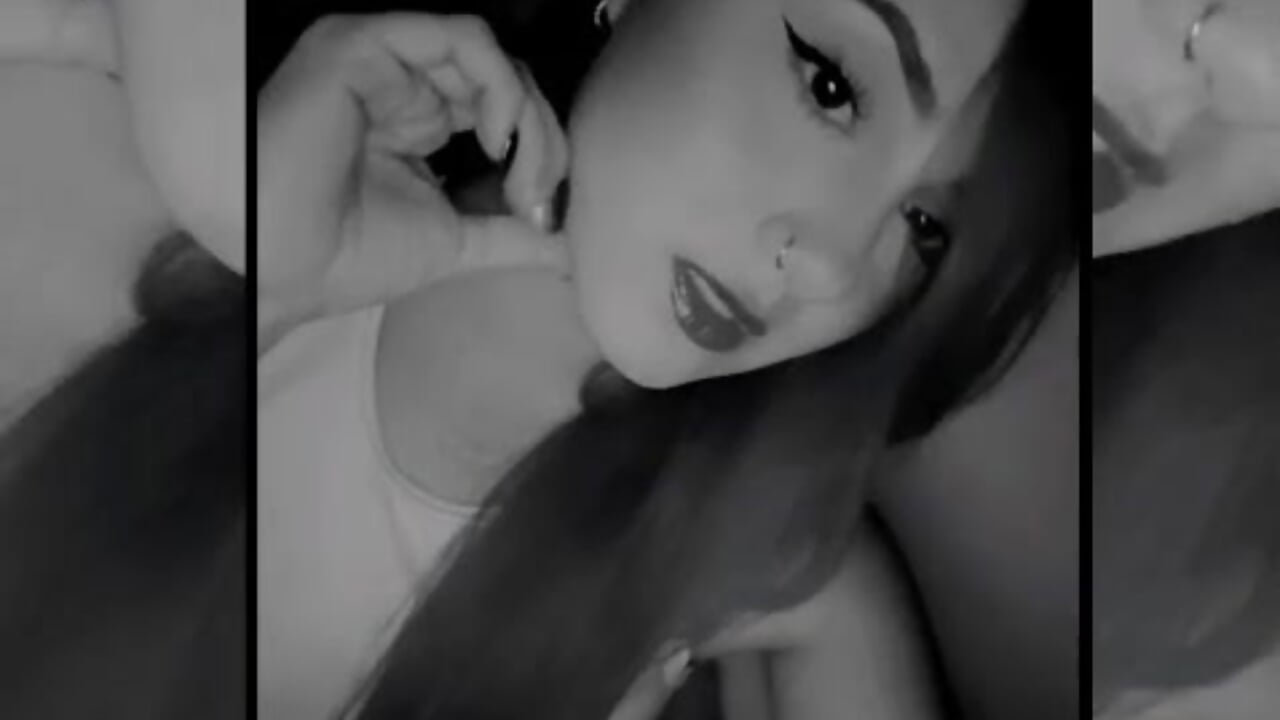 Hello 🥰 - vídeo de la modelo de cam Victoriared_x