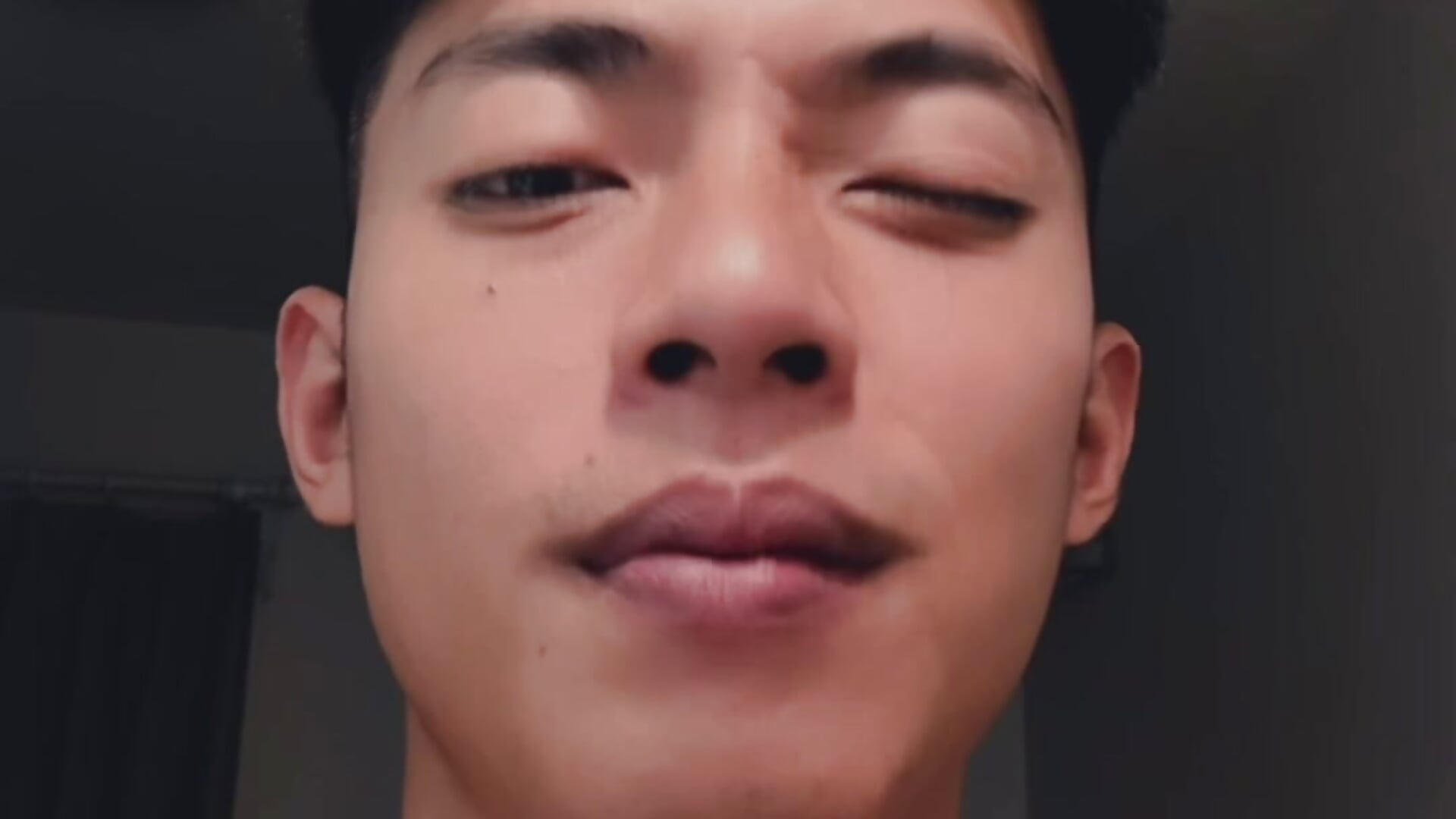 8F94306D-2DFD-4B0D-9CBC-D481BE62389E – видео вебкам-модели Yooo17