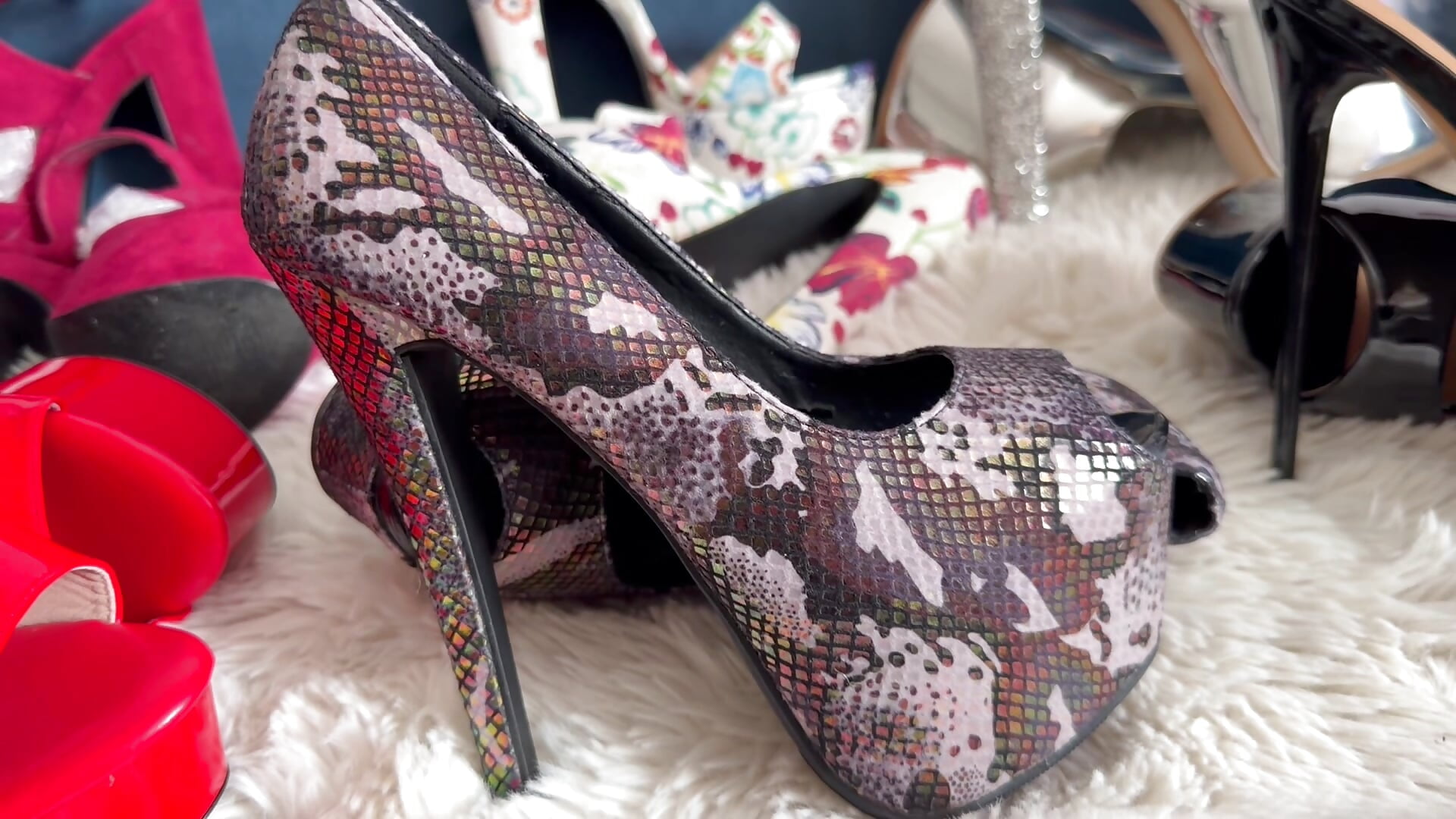 😈High-platform Heels ! 😈 - video by CataleiaCati31 cam model