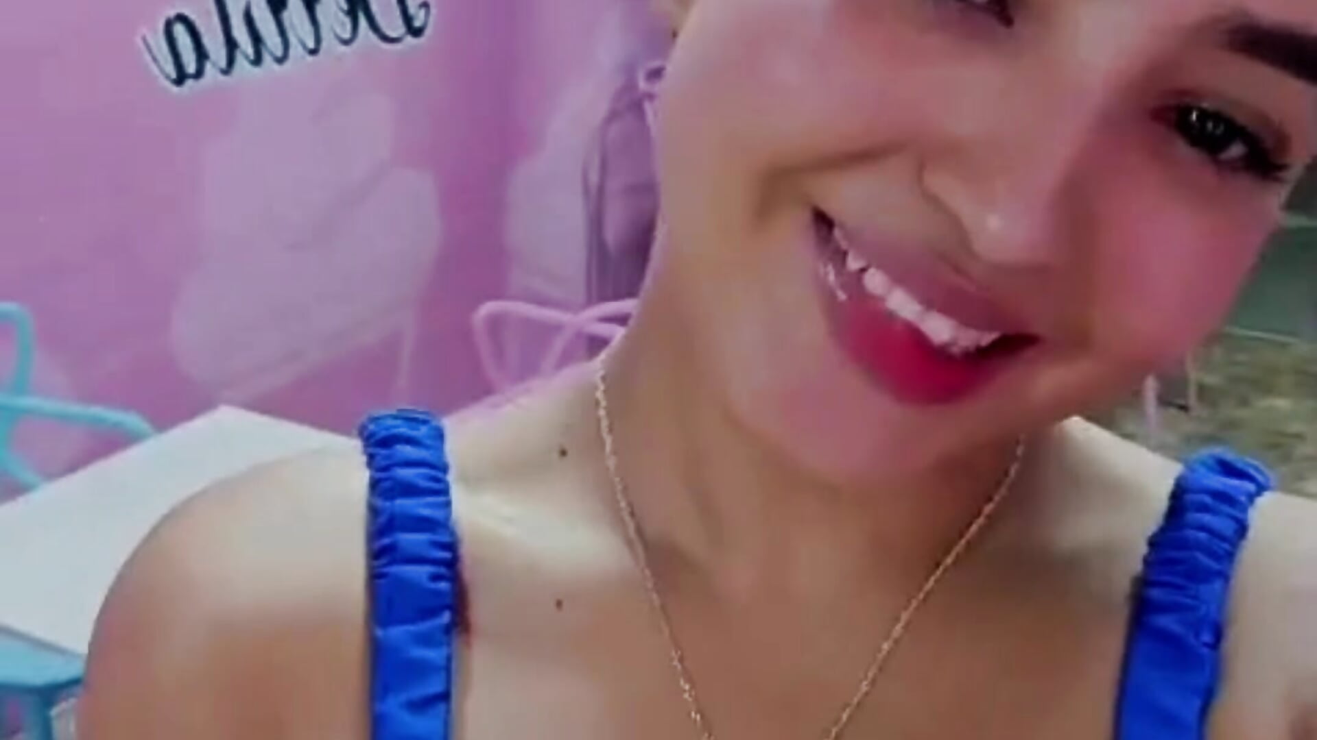 Elegant on the outside… dangerous on the inside 🔥🖤 – video od webkamerové modelky Emma_Thompssonn